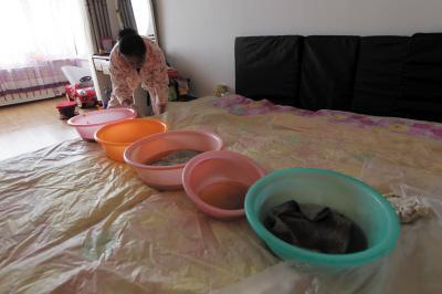 宁远楼上漏水，住户失联，小区没物管，业主维权难！律师来支招……